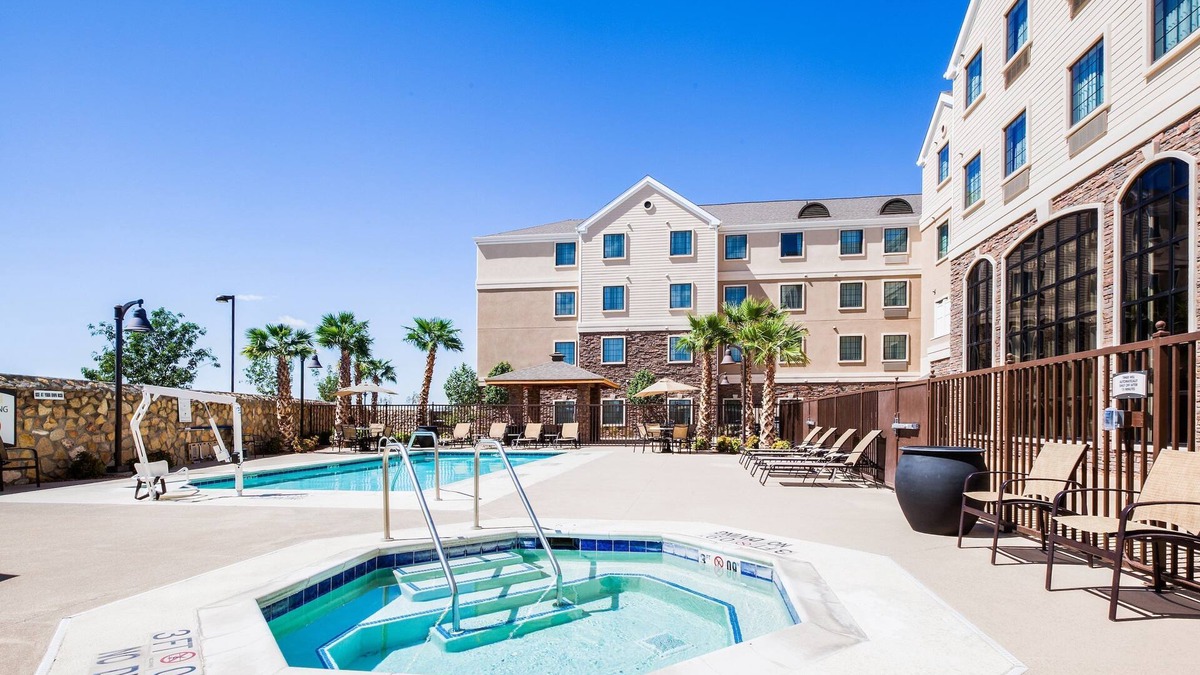 Biggs Field Condo | Free Breakfast. Outdoor Pool & Hot Tub. Free Shuttle Service.