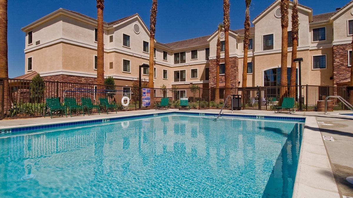 Palmdale Apartment | Free Breakfast. Outdoor Pool & Hot Tub. Near Edwards Air Force Base!