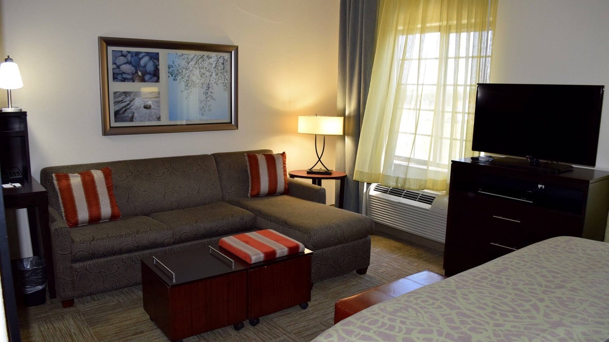 The Fountains Condo | Free Breakfast + Outdoor Pool + 24 Hour Fitness Center and Business Center