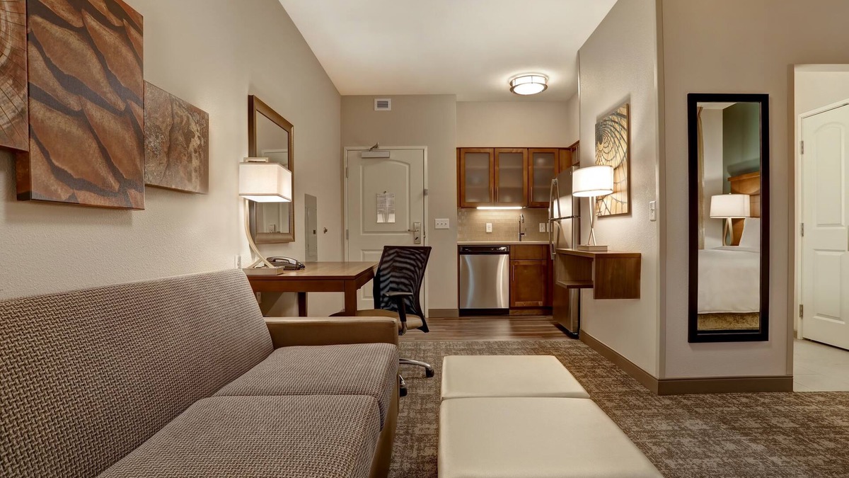 Overland Park Apartment | Free Breakfast. Pool. Shared BBQ. Gym. Near Overland Park Convention Center! Great for Business Travelers!