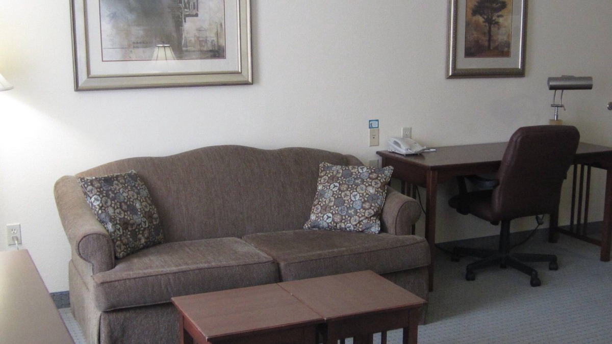 Kalamazoo Condo | Free Breakfast, Pool, Gym. Near Western Michigan University!