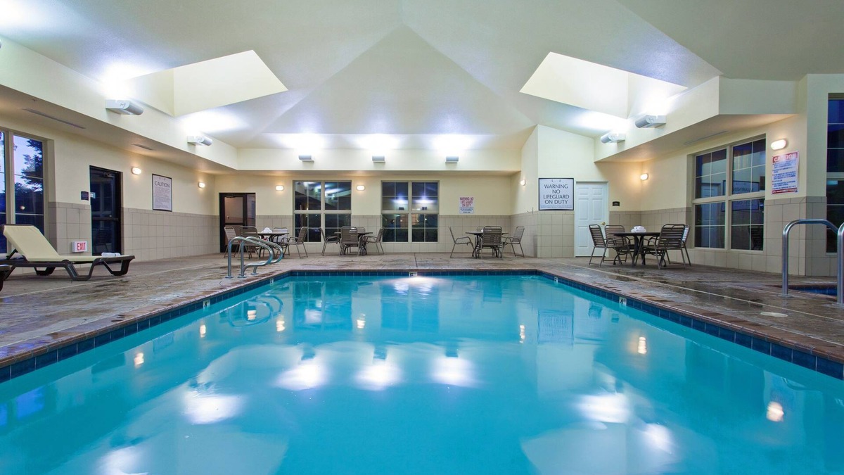Fairfield Condo | Free Breakfast. Pool & Hot Tub. King Suite Near Wine Country!