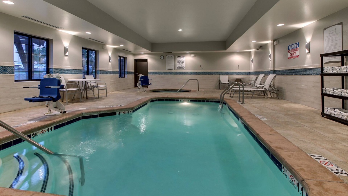 Grant Creek Condo | Free Breakfast. Pool & Hot Tub. Airport Shuttle. Your Next Trip!