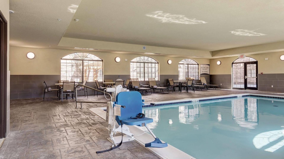 Maryland Heights Condo | Free Breakfast + Shared Pool, Gym, and BBQ Area | Perfect Family Vacation!