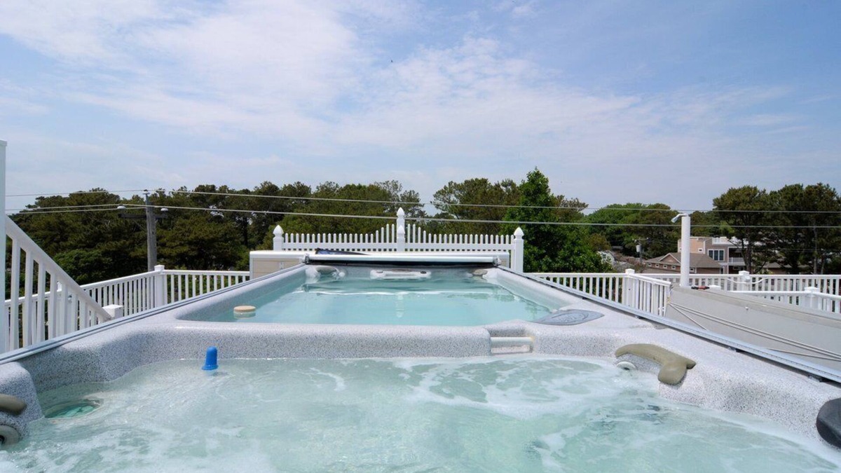 Rehoboth by the Sea House | FREE CHEF OR BONFIRE WITH MINIMUM 3 NIGHT STAY! ROOFTOP POOL & HOT TUB ALL YEAR!