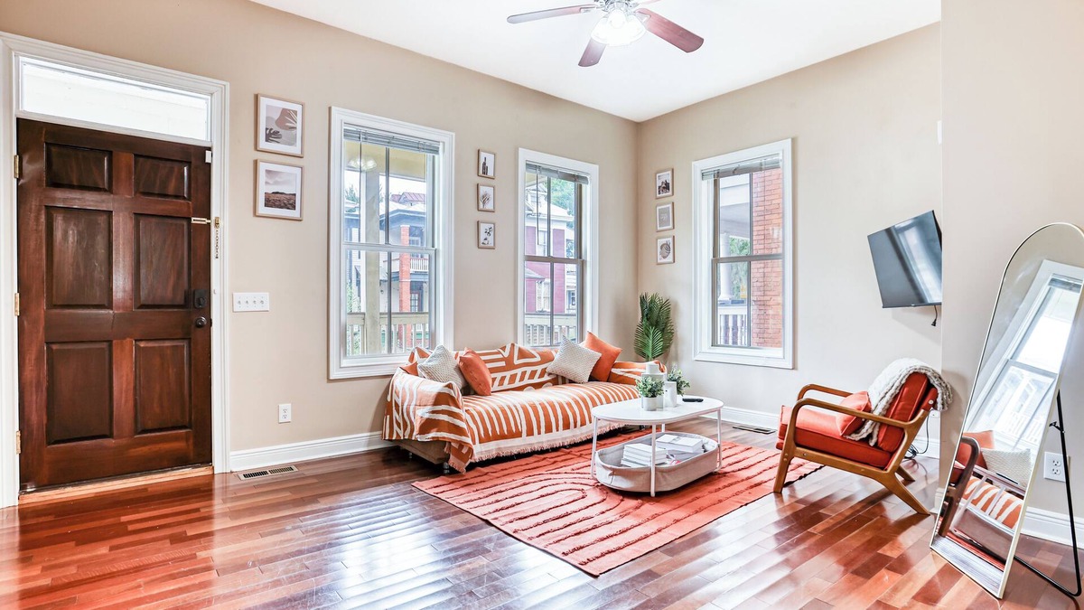 Thomas Square Apartment | Free Early Check-In - Summer Vibes - Stylish Duplex by Forsyth Park - 14PPL