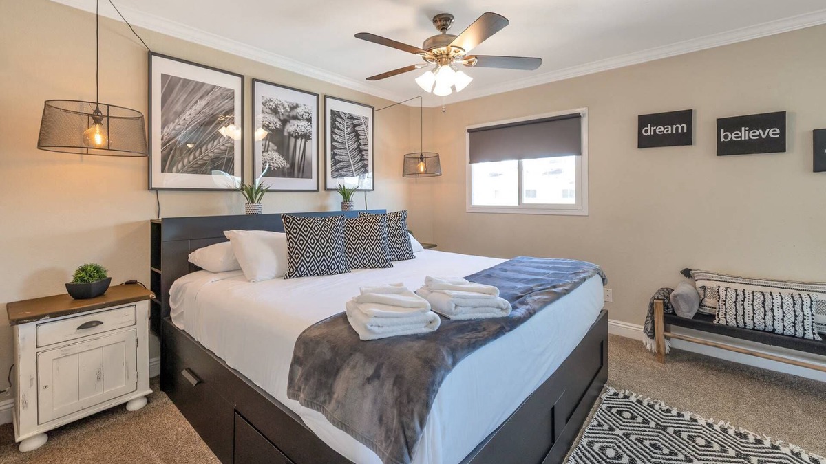 Park Scottsdale Townhouse House | FREE GOLF, Pool + Close to Spring Training, Old Town's Shopping & Dining, Private Back Patio & Grill