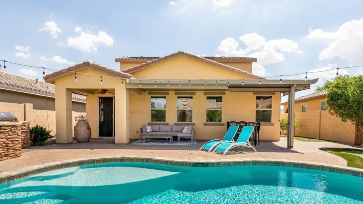 Surprise Farms House | Free Heated Pool, Hot Tub, Built in Grill.
