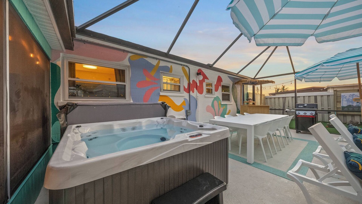 South Bradenton House | Free Heated Pool, Mini Golf Course, Full Arcade, Hot Tub, AMI 6 miles, IMG 3 mi