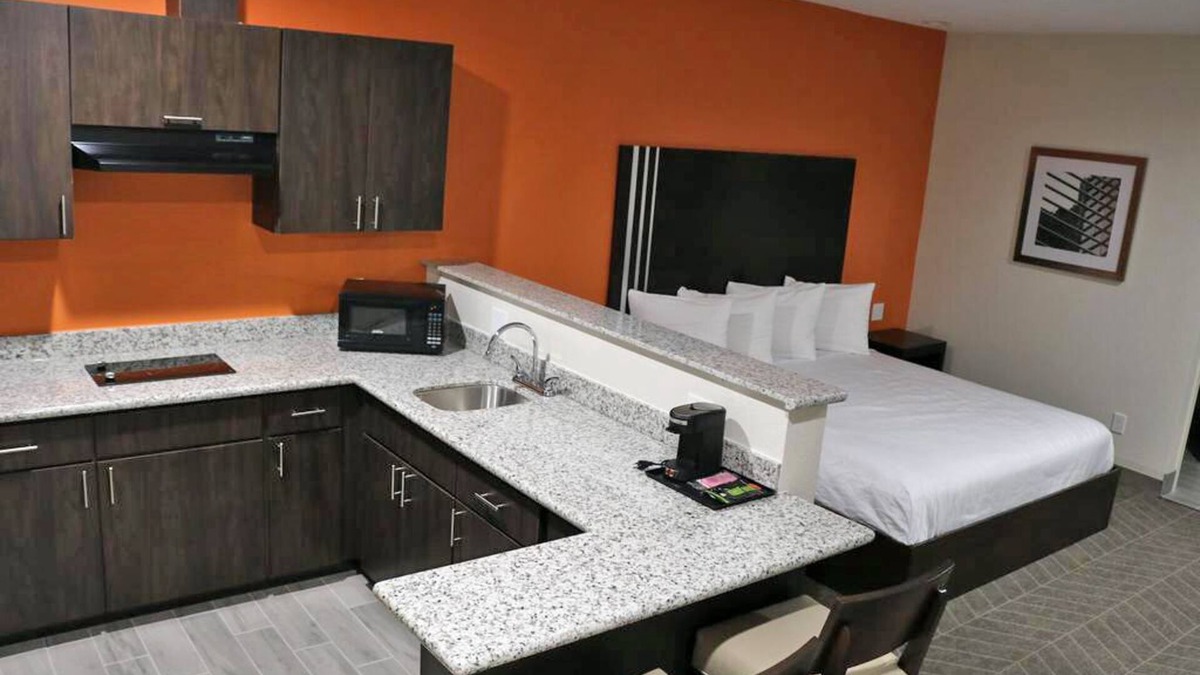 Humble Hotel | Free IAH Shuttle and Breakfast - Stay Comfortably with In-Room Kitchenette