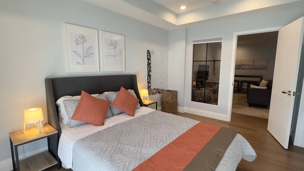 Wilshire Center Apartment | Free indoor Parking in Downtown Los Angeles.