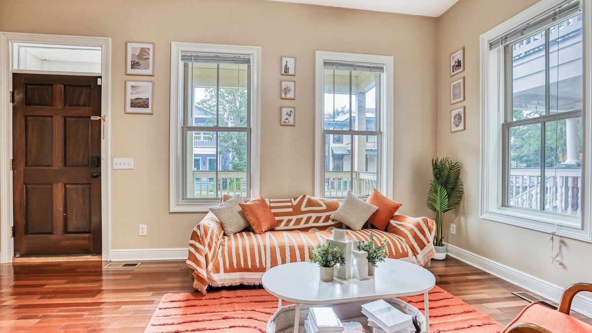 Thomas Square Apartment | Free Late Check-Out - Big Yard + BBQ - Summer Getaway near Starland & River St