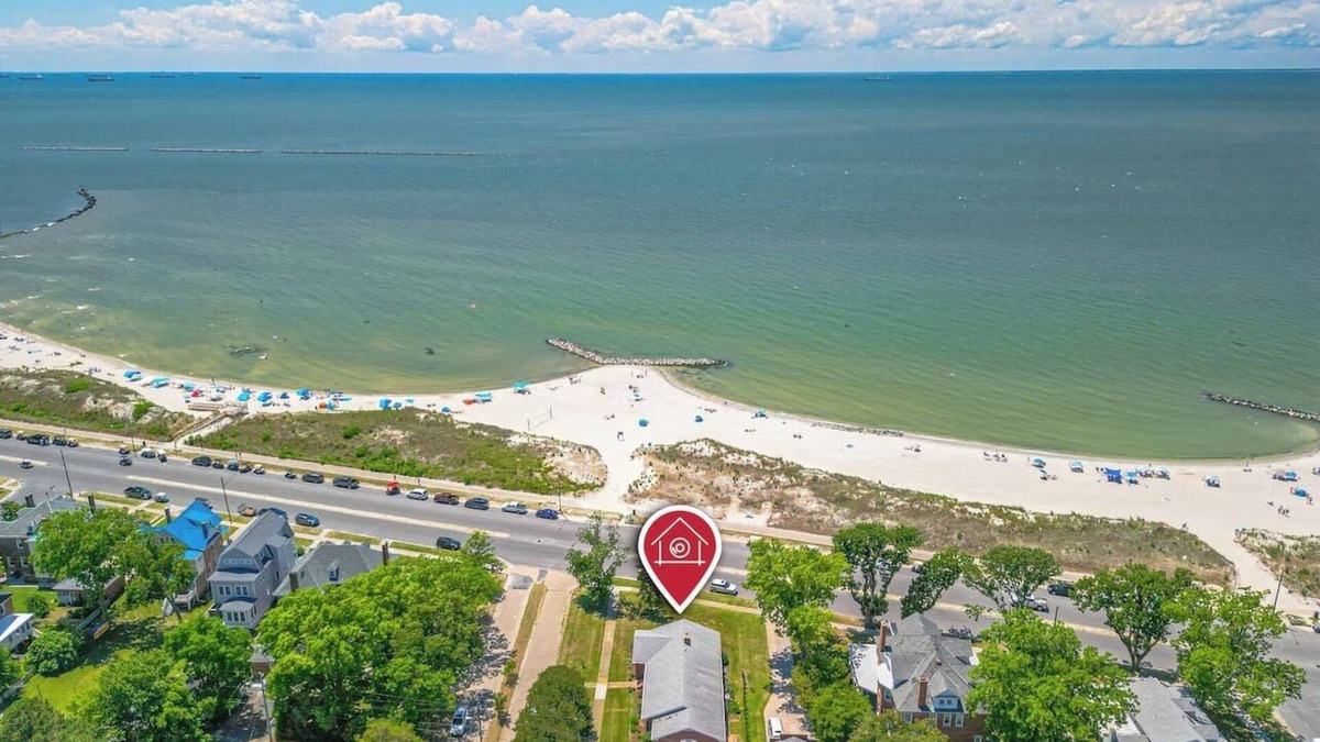 Sea Cottage Addition House | FREE Luxury Golf Cart - across from CC Beach