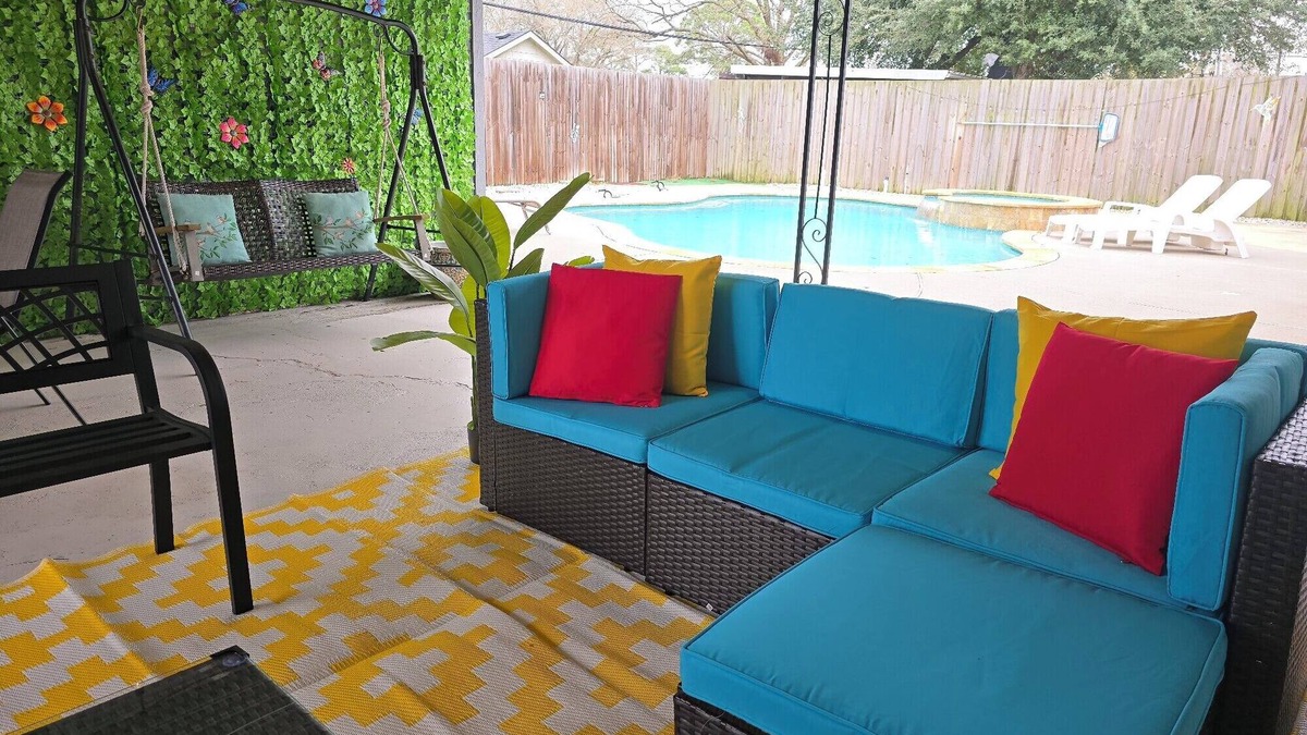 Edgebrook House | FREE NIGHT! Sleeps 14! Private Pool, Hot Tub