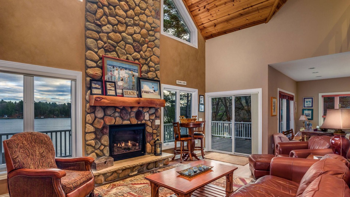 Redgranite House | Free nite w/wknd offseason lakehome cottage Lg Sandy Beach fireplace pier boatss
