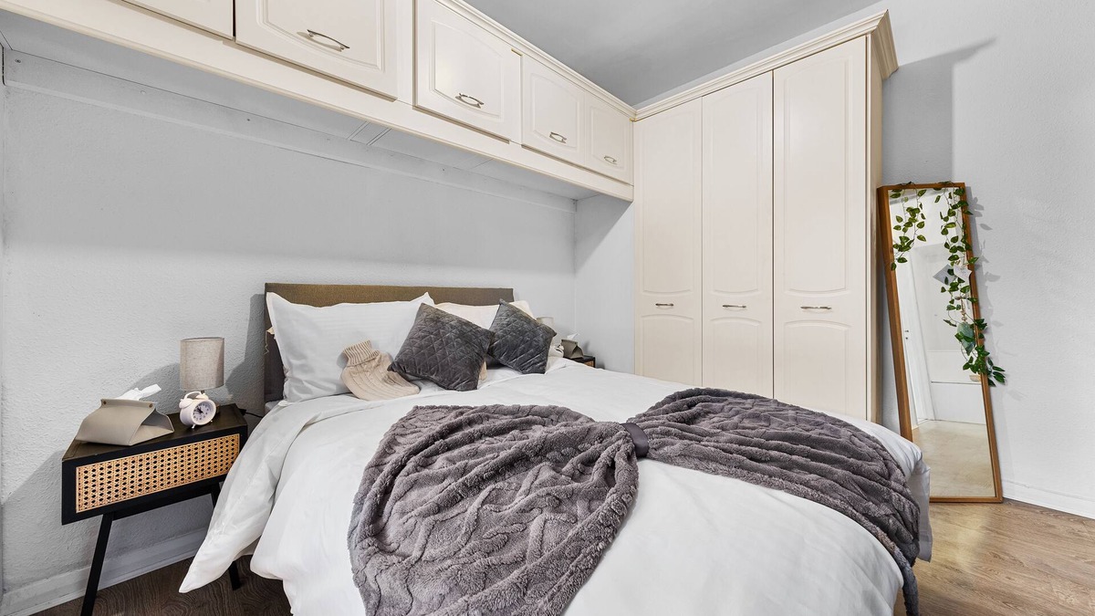 Seven Kings Apartment | FREE parking ALL- INCLUSIVE 1 BDR Flat FREE Netflix & WiFi