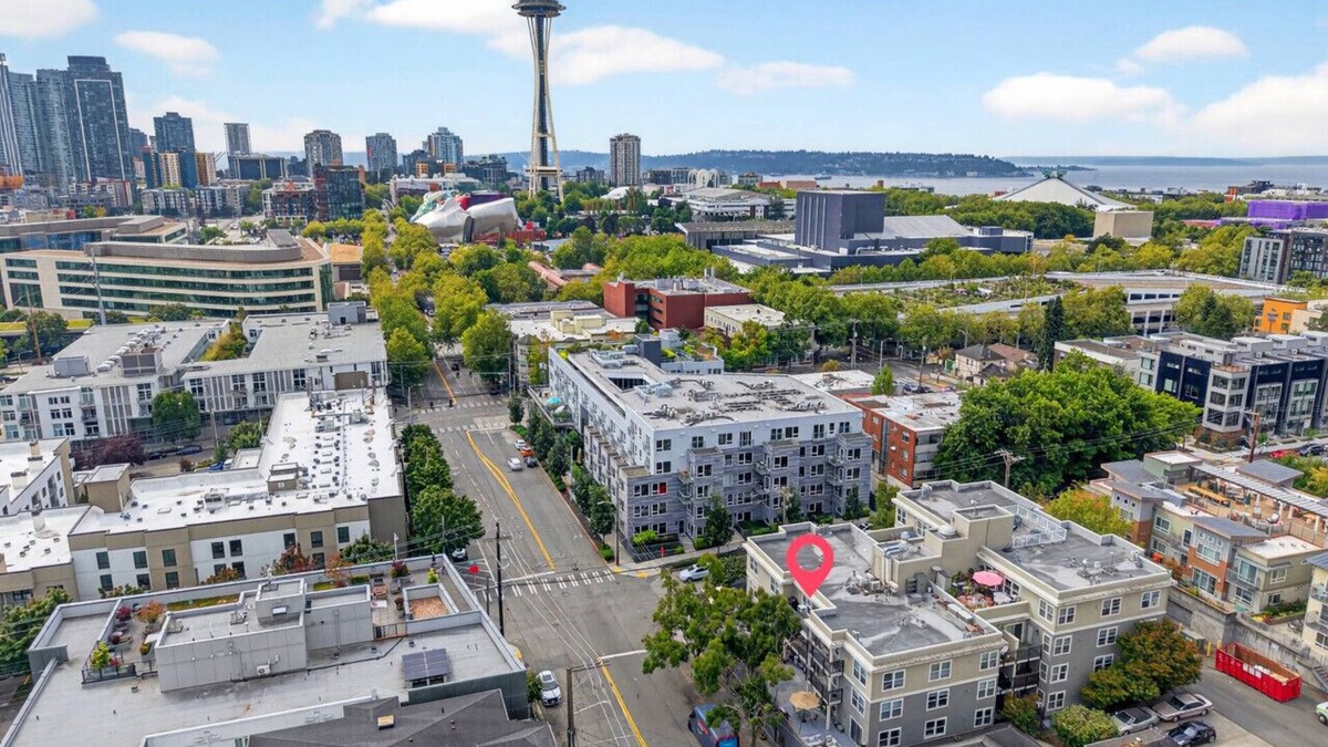 Lower Queen Anne Condo | Free Parking | City Views | Walk Score: 96
