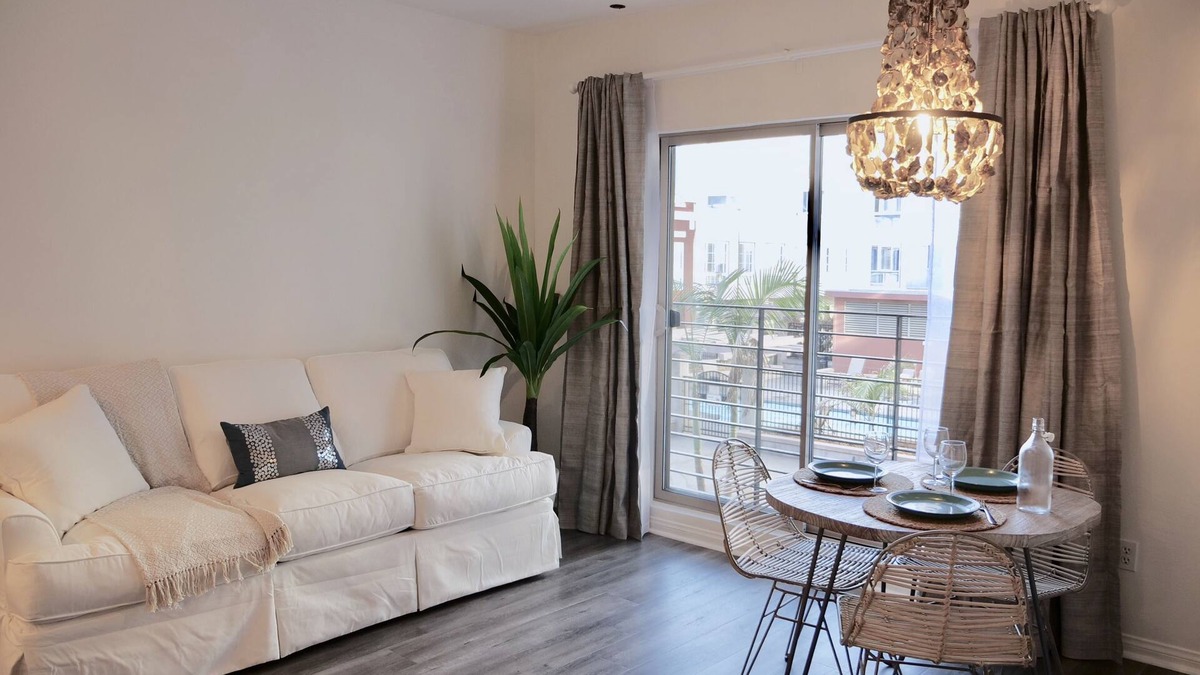 Pacific Terrace Condo | Free Parking & Housekeeping! Beachy Gaslamp Condo
