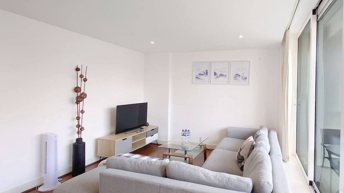 Newham Apartment | Free Parking: Two Bed Apartment in Beckton