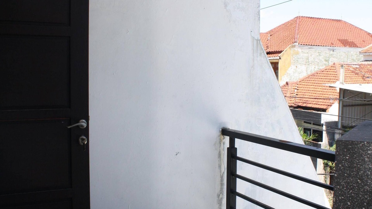 Surabaya House | Free Parking, WIFI, Netflix, Spacious Downtown 0.9km to Tunjungan Plaza - ROOM 1