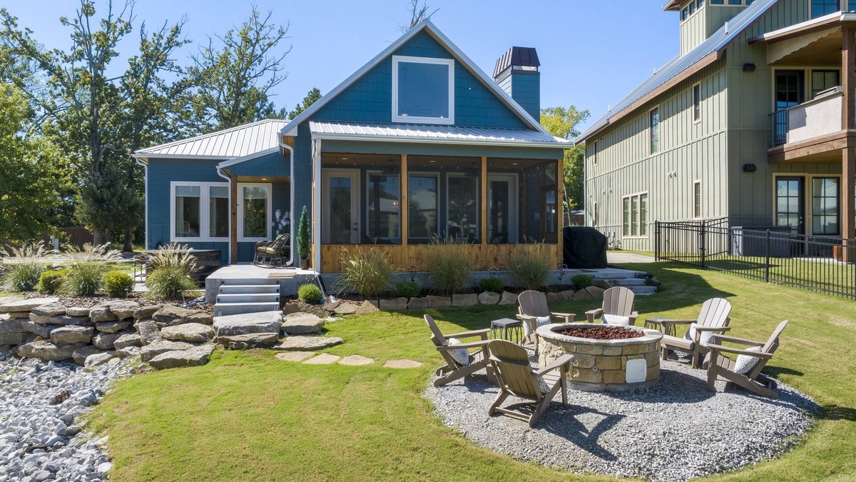 Vinita House | Free PWC w/4+ nt stay Boat Slip Available, Lakeside Retreat, hot tub & Com Pool