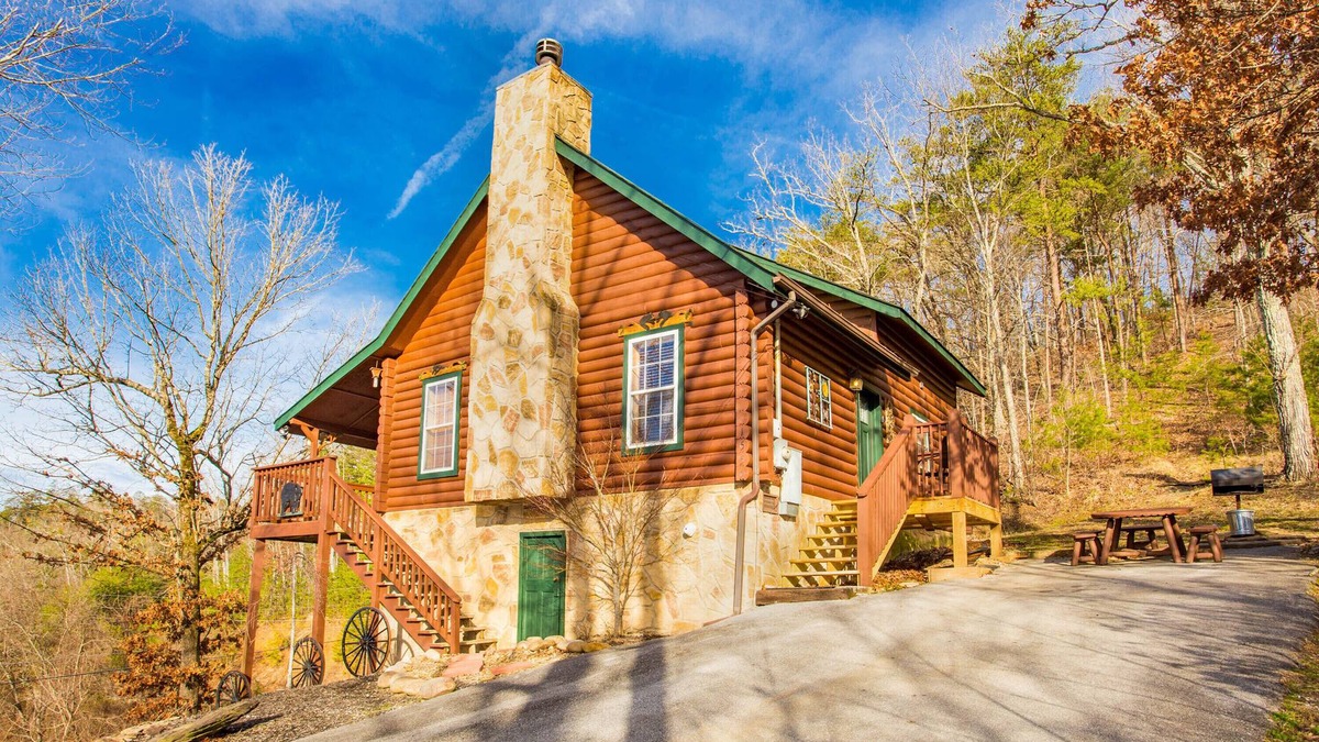 Trappers Ridge Cabin | Free Tickets | Private & Secluded, Wood Fireplace, Hot Tub, Fire Pit, Grill