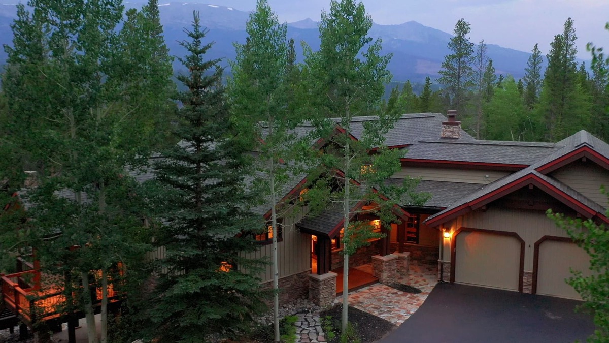 Forest Hills House | Free VIP Shuttle, Hot Tub, Views!