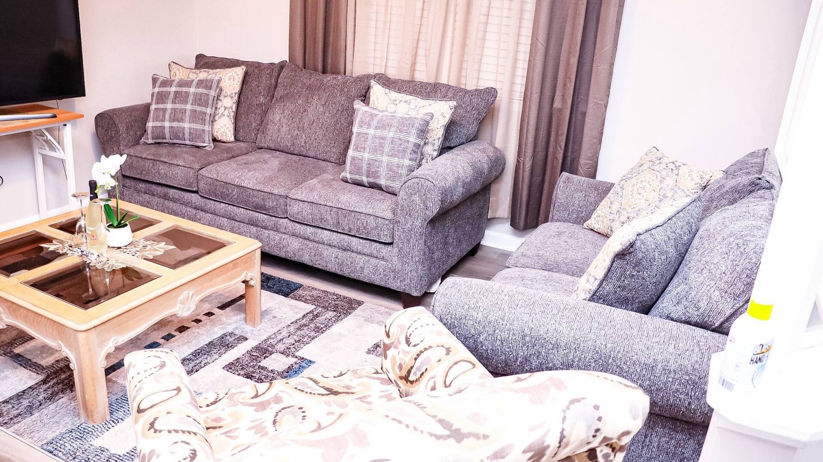 Lithonia House | Free Wi-Fi getaway home with secondary suite 10 guests