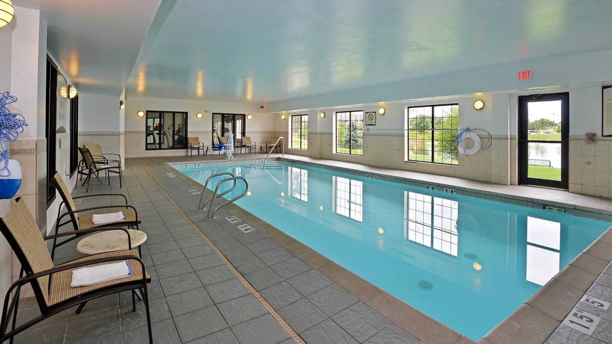 West Des Moines Condo | Free Wi-Fi, Indoor Pool and Hot Tub | Free Breakfast + Fireplace