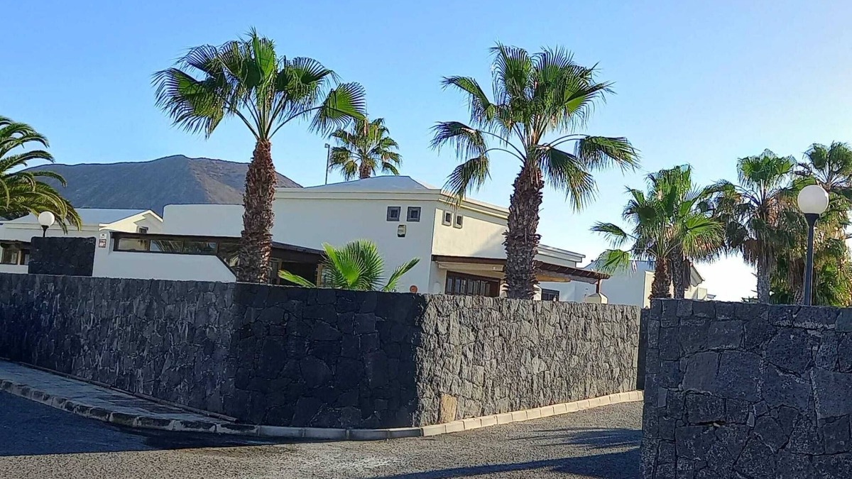 Montana Roja Villa | FREE WIFI, BBQ, UKTV & minutes to fantastic restaraunts of Faro Park