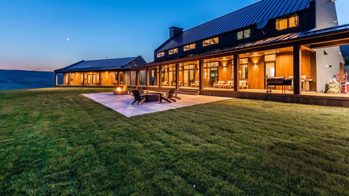 Moffat County House | FREEDOM LODGE at White River Mountain Ranch