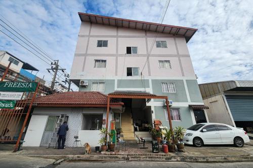 Bang Chalong Hotel | Freesia Bangphi Guest House