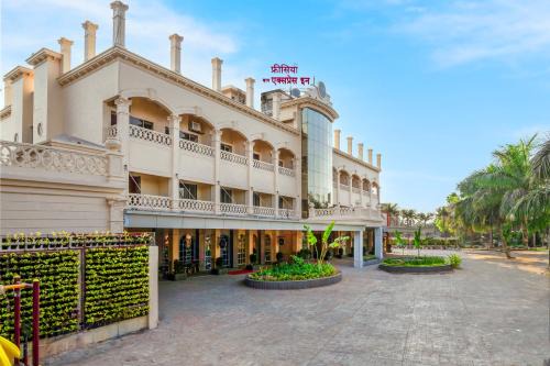 Mira Bhayandar Hotel | Freesia by Express Inn Ghodbunder