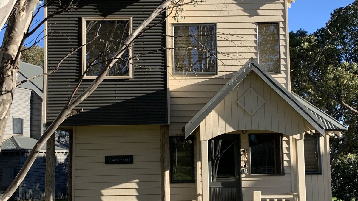 Dinner Plain Ski Chalet | Freeze Frame