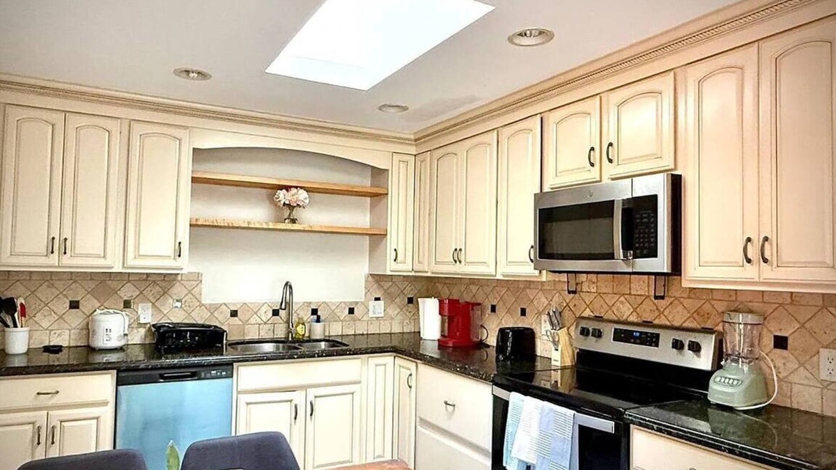 Fremont House | Fremont - 6 bedroom 3 bath