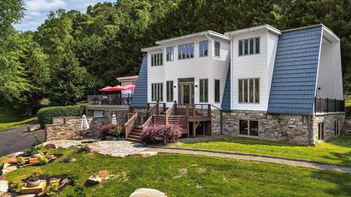 Asheville House | French Broad River Lodge - Modern Amenities and Riverfront Views in Every Room!