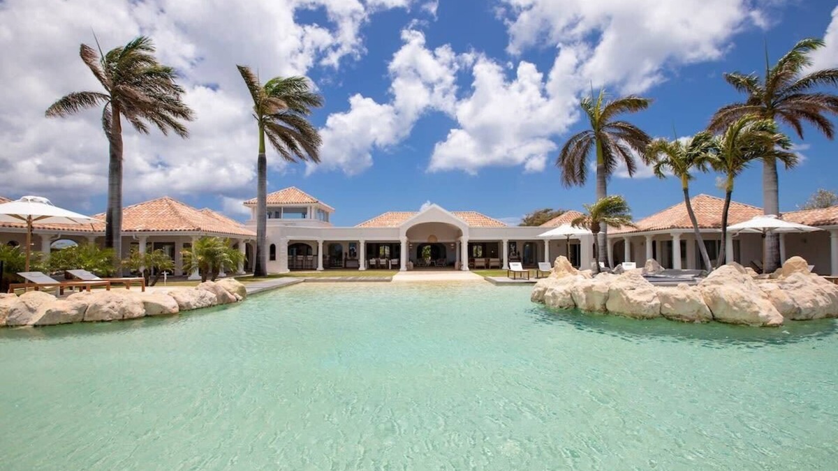 Les Terres Basses Villa | French Caribbean Style villa with 4 of the 5 bedrooms face the ocean.