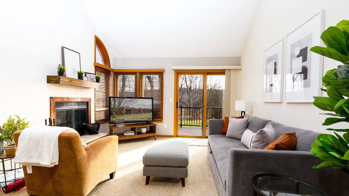 The Galena Territory House | Fresh! 2BR Golf Villa w/King Beds, Dog-Friendly, Amenity Access, Near Trails