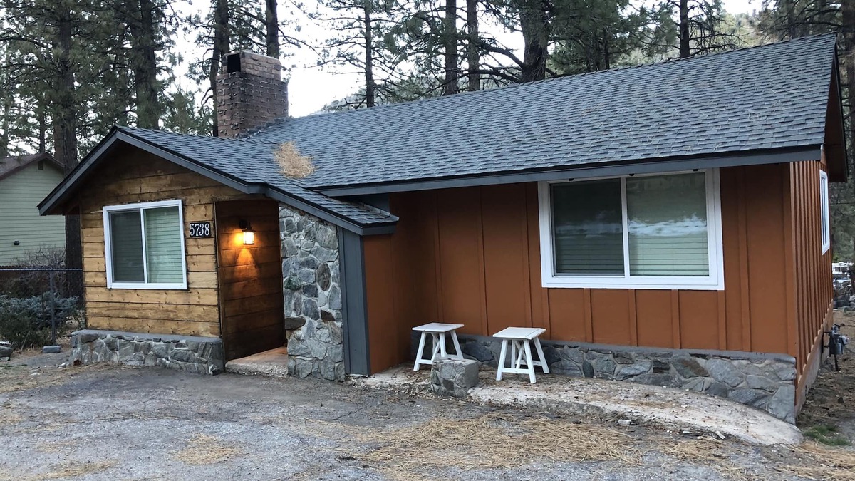Wrightwood House | Fresh Air Cabin Hike Rest Refresh Sleeps 8