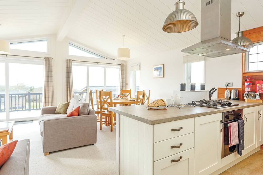 Axminster Ski Chalet | Fresh and contemporary styled lodge.
