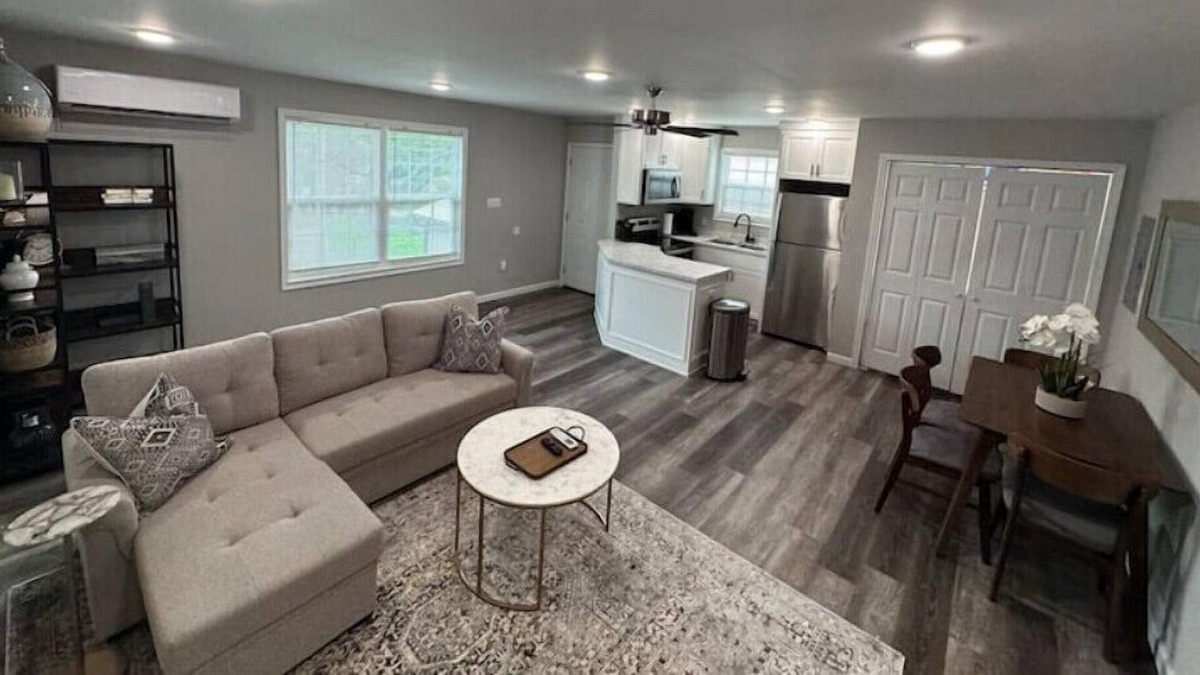 Somerset Apartment | Fresh and modern, 2022 build.