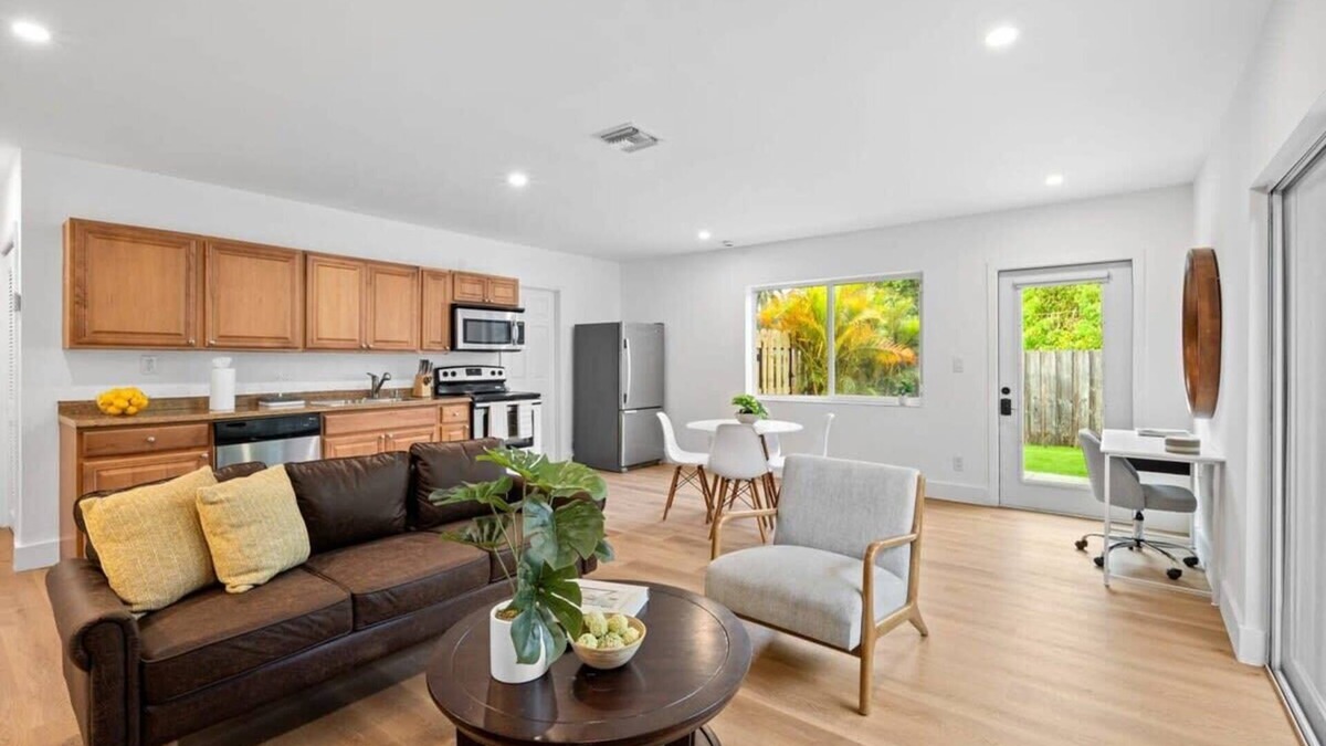 Sailboat Bend Apartment | Fresh & Bright Condo 1BR/1BA – Near Riverwalk