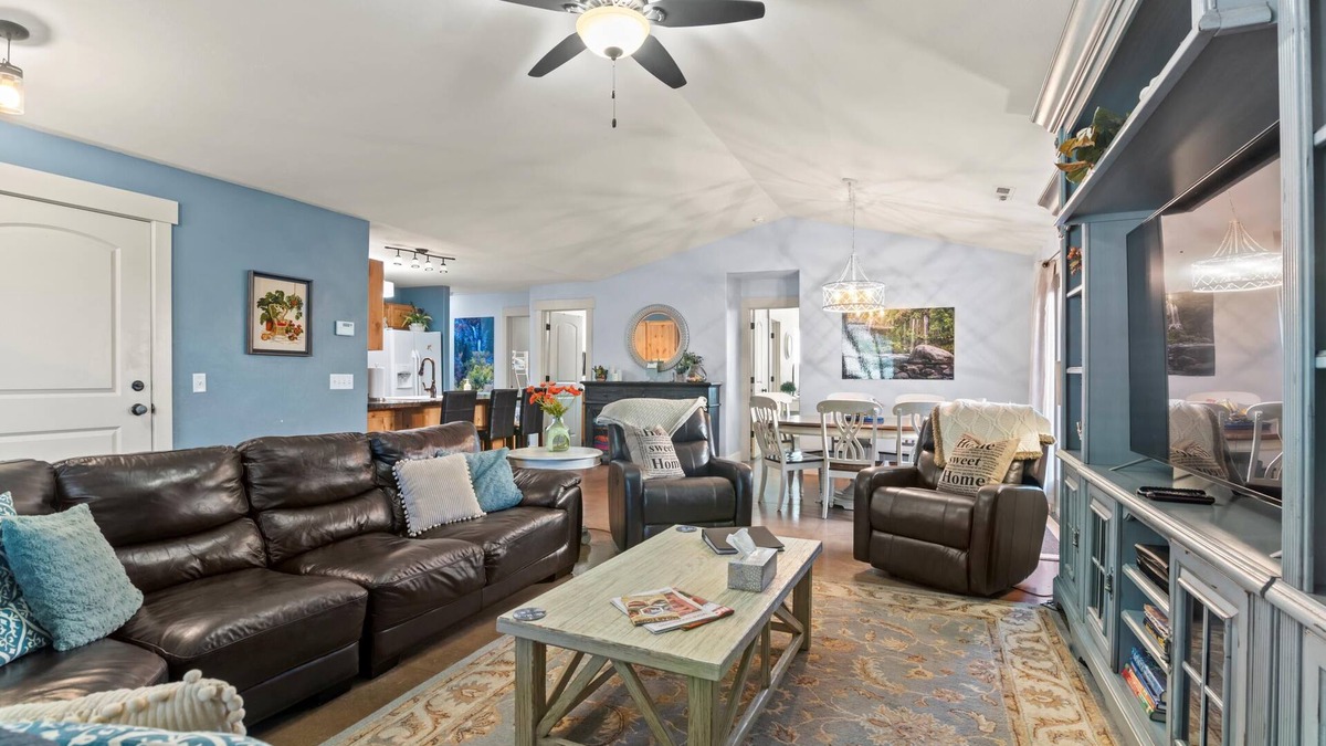 Moab South Valley House | Fresh, luxurious 4-BR home! Pool, hot tub & fenced yard with BBQ