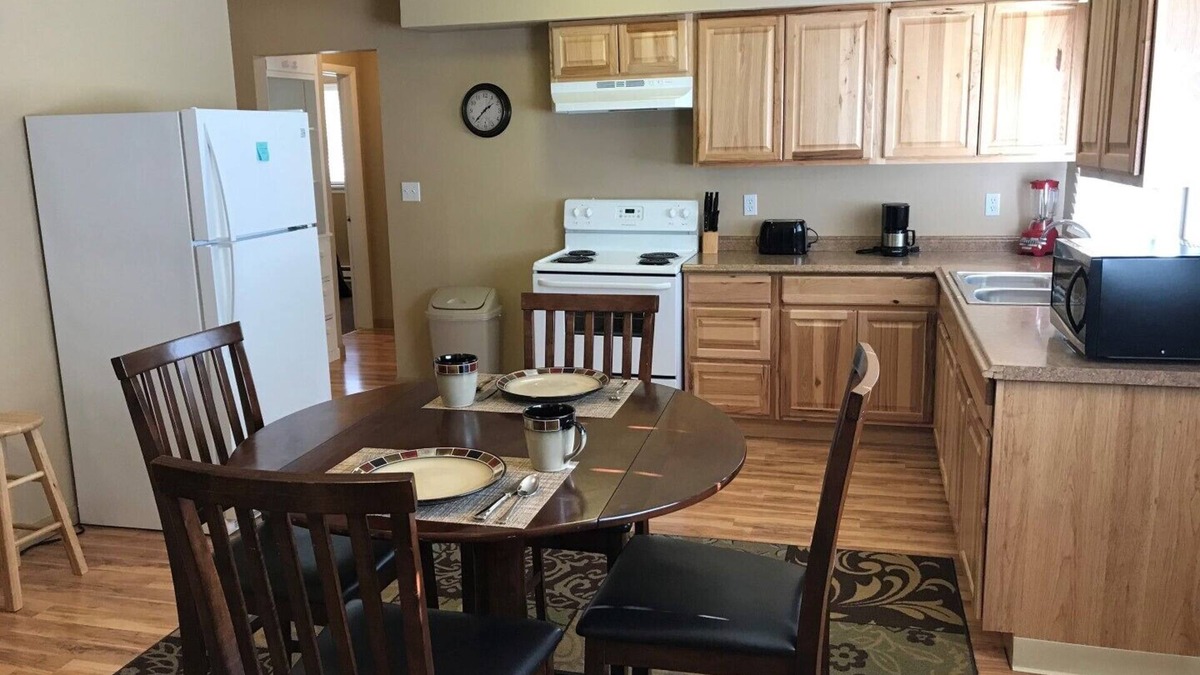 Cascade Apartment | Freshly Remodeled 2 Bedroom, Full Kitchen, living Room Suite, in Cascade unit #2