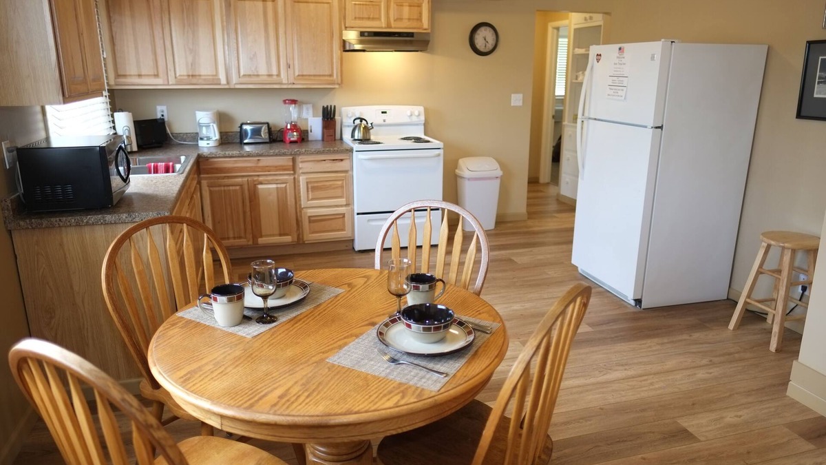 Cascade Apartment | Freshly Remodeled 2 Bedroom, Full Kitchen, living Room Suite, in Cascade unit #1