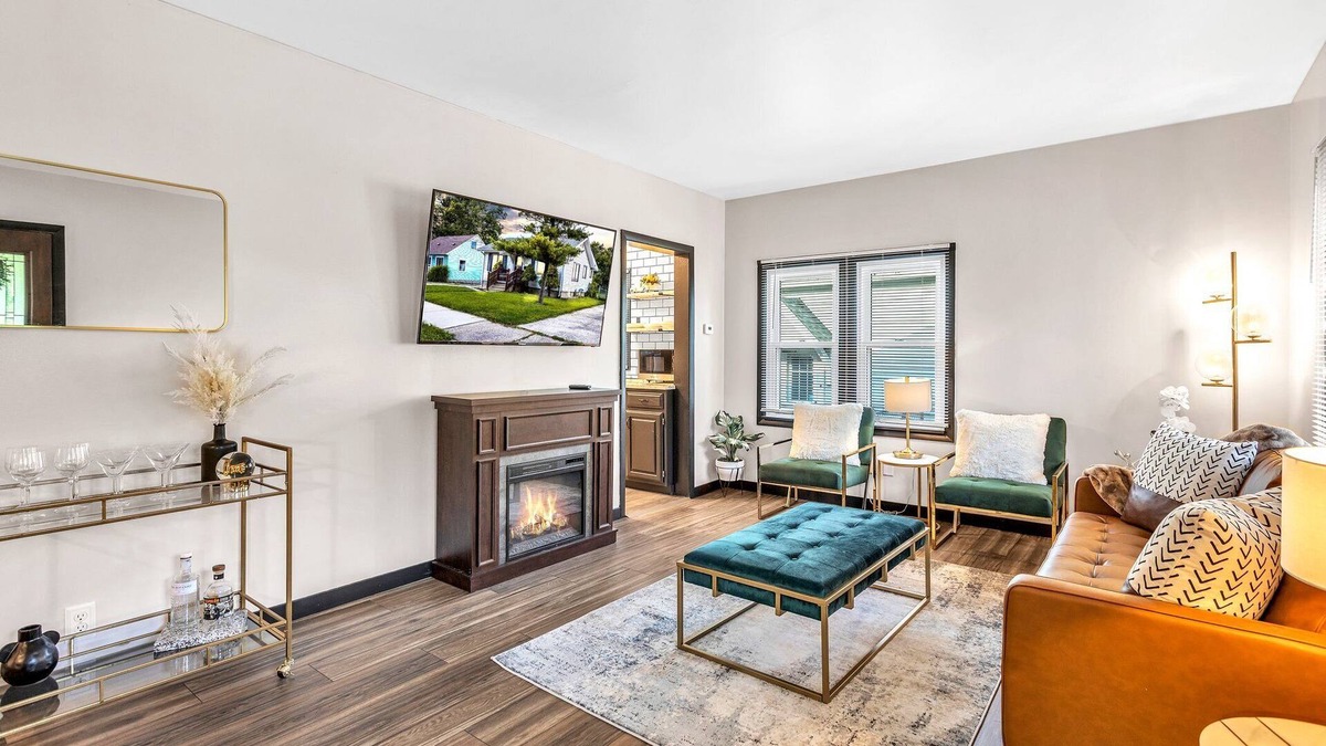 Lansing House | Freshly Remodeled, Cheerful 2-Bedroom