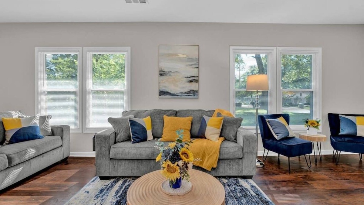 Messick Buntyn House | Freshly Renovated 3 bedroom 1 bath Cottage home