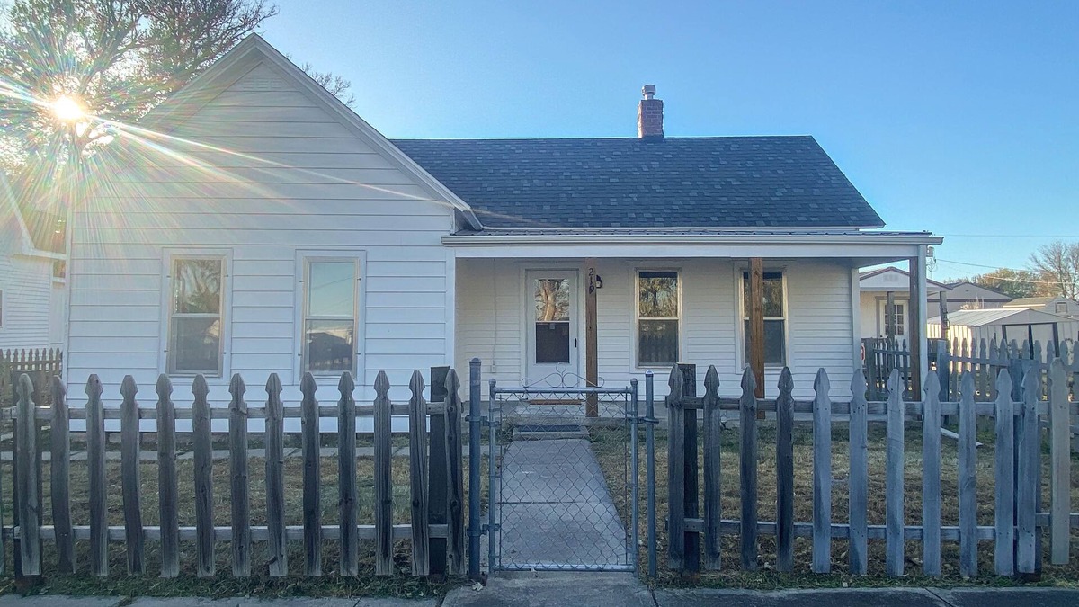 Russell County House | Freshly Updated house near Wilson Lake, Kansas’s nicest lake!