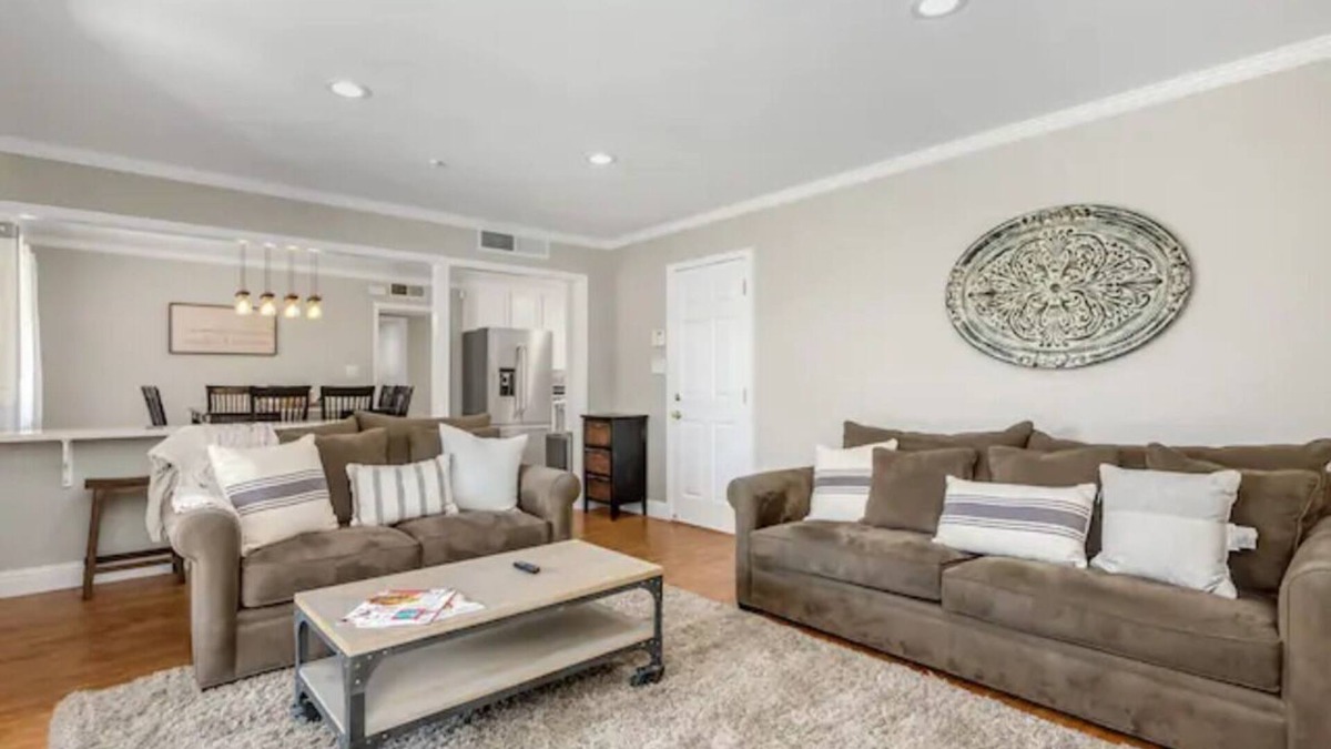 Raisin House | Fresno House, Sleep No. Beds, BBQ, Fire Pit, 4 Bed: 2 Bath