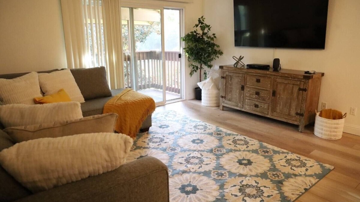 Downtown Condo | Fresno's Melrose Place - Close to CRMC Fresno